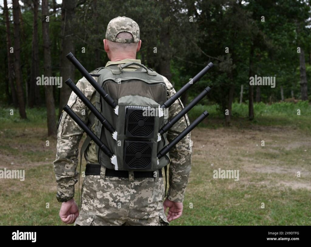 ukrainian-military-with-anti-drone-backpack-wb-radio-electronic-warfare-2X9DTFG