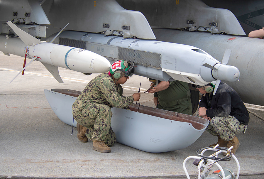 AN/ALQ-99 przygotowywany do pracy